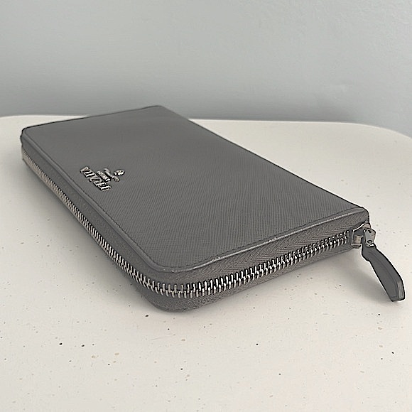 Prada Grey Leather Saffiano Zippy Wallet - Picture 6 of 11